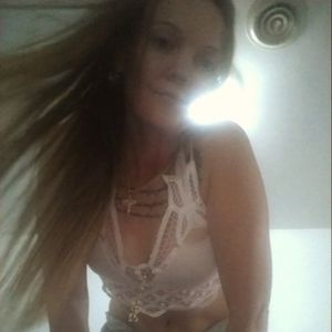 Meet your new friendly, funny, fashionably Posher, Kaylove Merch!!